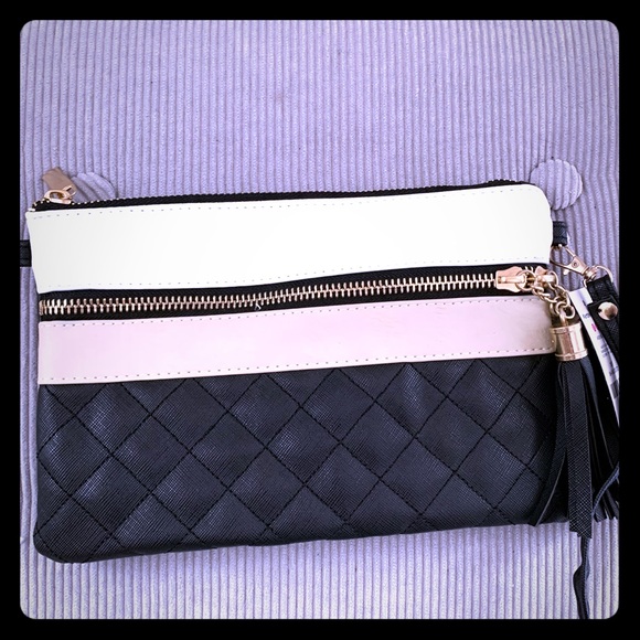 Ardene Handbags - 🌸Small clutch🌸